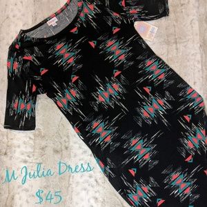 LuLaRoe Black Julia medium